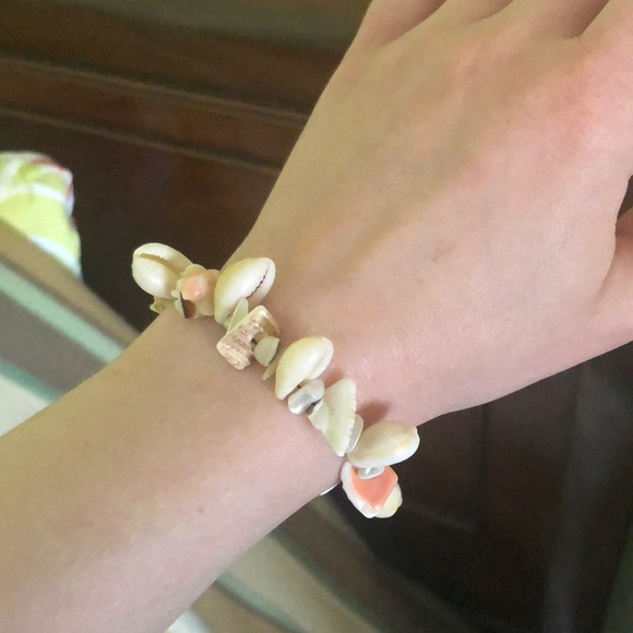 🌸Handmade Seashell Bracelet - Picture 2 of 3